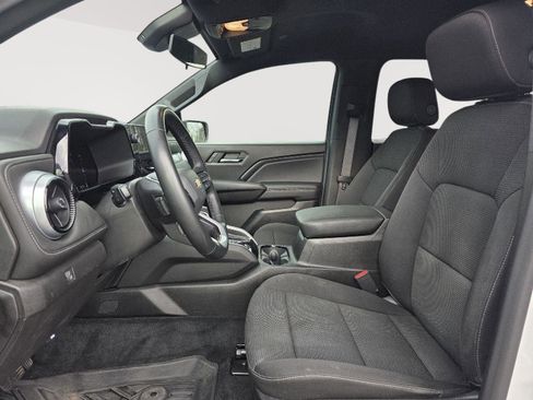 Used 2023 Chevrolet Colorado LT image 9