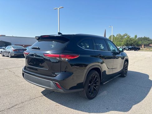 Used 2023 Toyota Highlander XLE FWD image 4