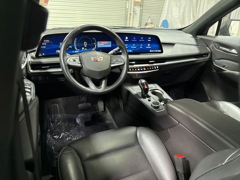 Used 2025 Cadillac XT4 Premium Luxury image 18