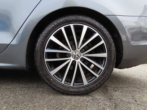 Used 2016 Volkswagen Jetta Sport w/ Lighting Package image 9