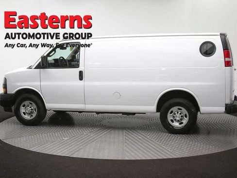 Used 2021 Chevrolet Express 3500 w/ Driver Convenience Package RWD image 57