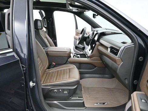 Used 2025 GMC Yukon XL Denali Ultimate w/ LPO, Floor Liner Package image 36