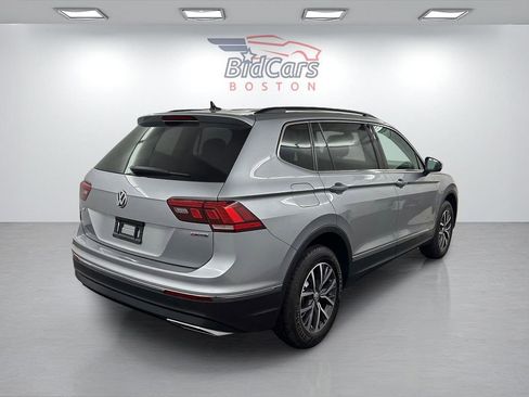 Used 2020 Volkswagen Tiguan SE w/ 3rd Row Seat Package AWD/4WD image 4