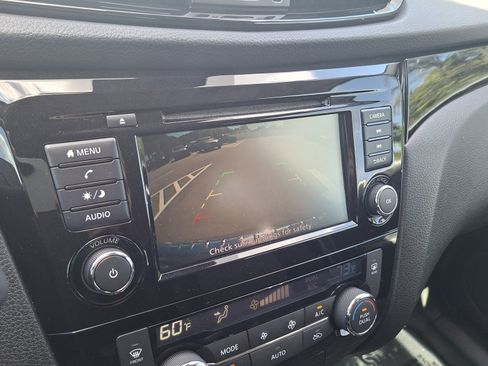Used 2020 Nissan Rogue Sport SV FWD image 13