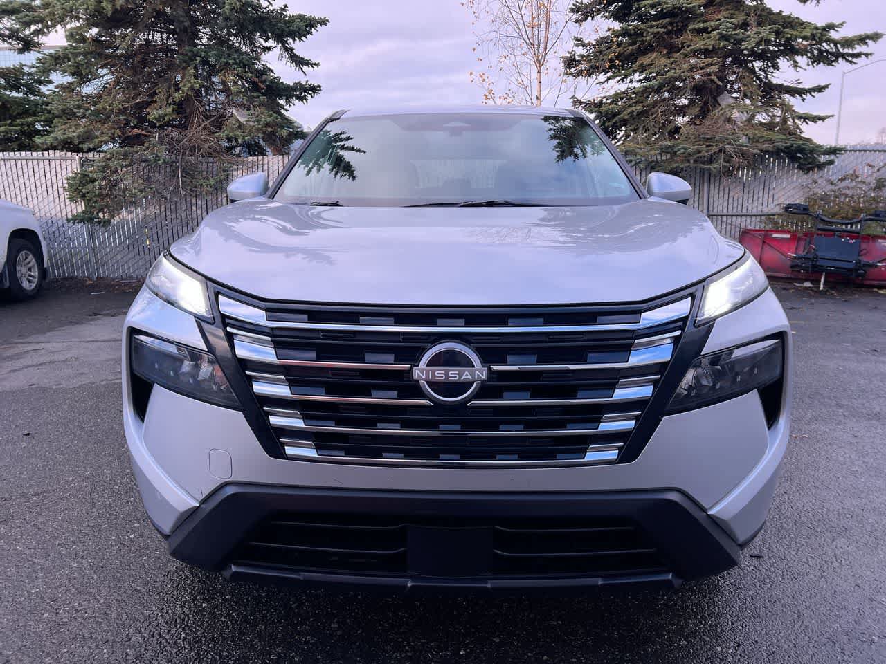 Used 2025 Nissan Rogue SV AWD/4WD image 29
