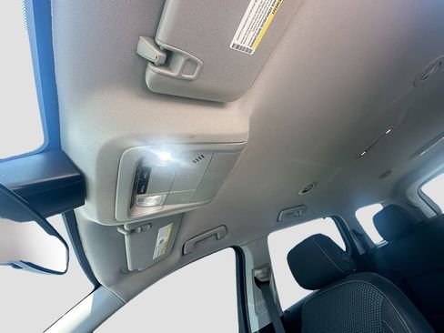 Used 2023 GMC Acadia SLE FWD image 20