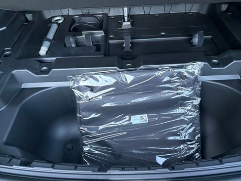 New 2026 Chevrolet Equinox EV LT image 14