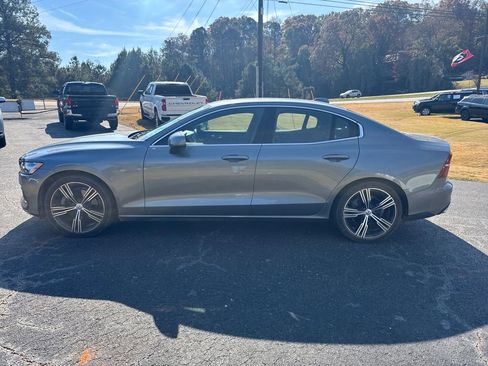 Used 2020 Volvo S60 T5 Inscription image 2