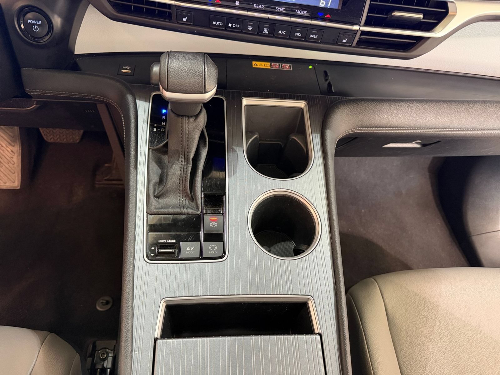 Used 2025 Toyota Sienna XLE FWD image 43