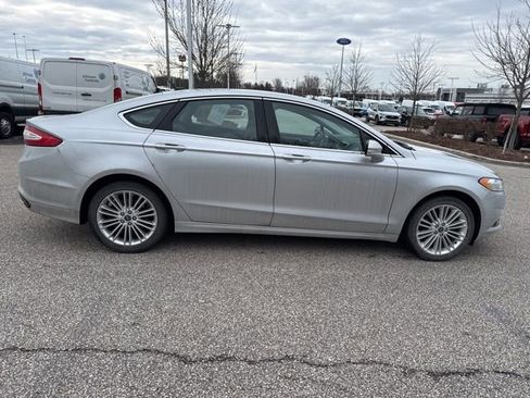 Used 2016 Ford Fusion SE w/ Equipment Group 202A image 8