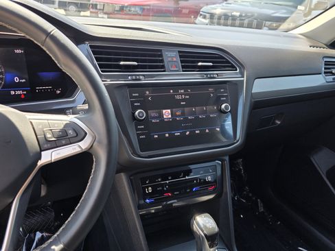Used 2022 Volkswagen Tiguan SE FWD image 15