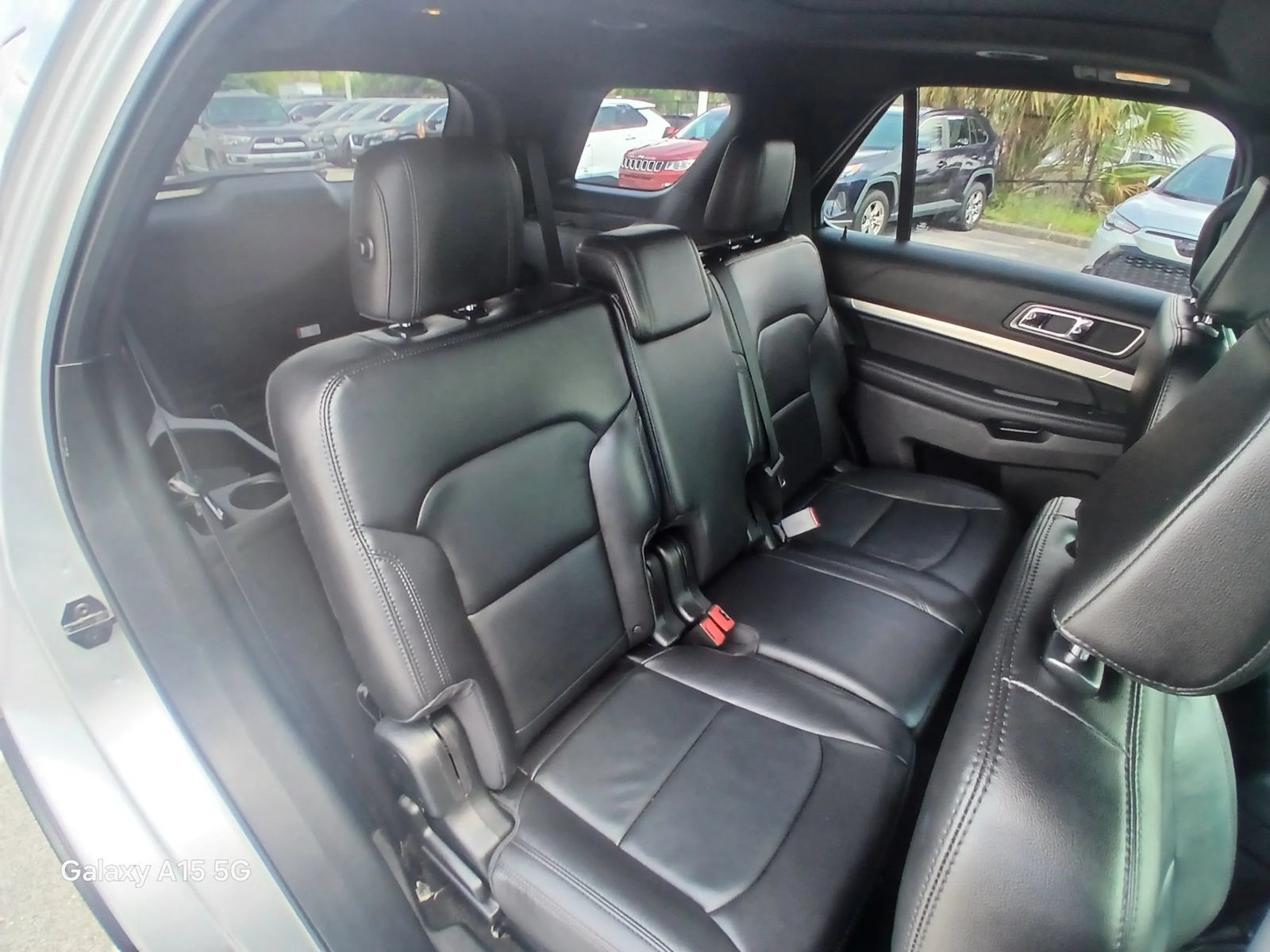 Used 2018 Ford Explorer XLT w/ Equipment Group 202A AWD/4WD image 19