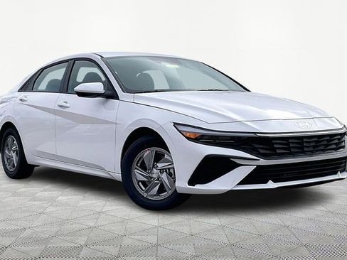 New 2026 Hyundai Elantra SE FWD image 1