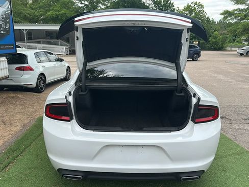 Used 2016 Dodge Charger SXT RWD image 11