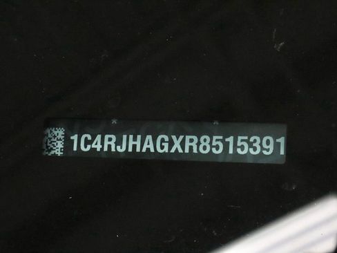 Used 2024 Jeep Grand Cherokee Altitude image 32