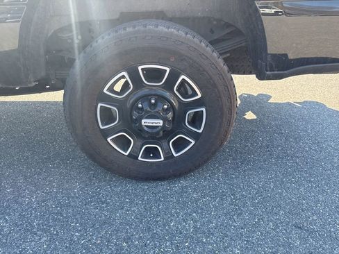 Used 2025 Ford F350 Platinum w/ FX4 Off-Road Package image 9