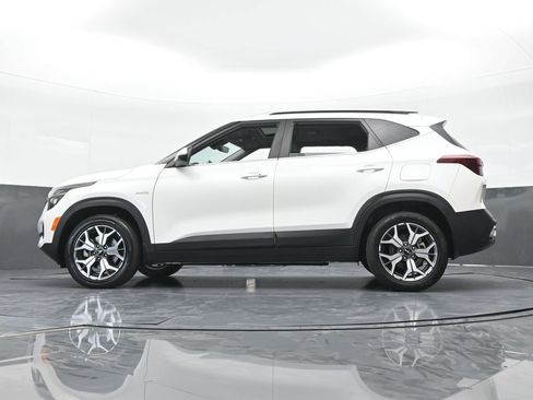 Used 2023 Kia Seltos EX image 61