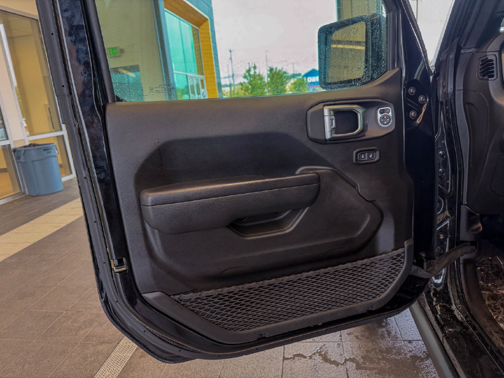 Used 2023 Jeep Wrangler Unlimited w/ Dual Top Group AWD/4WD image 8