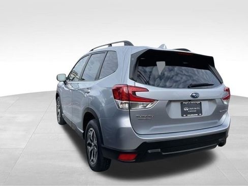 Used 2021 Subaru Forester Premium AWD/4WD image 5