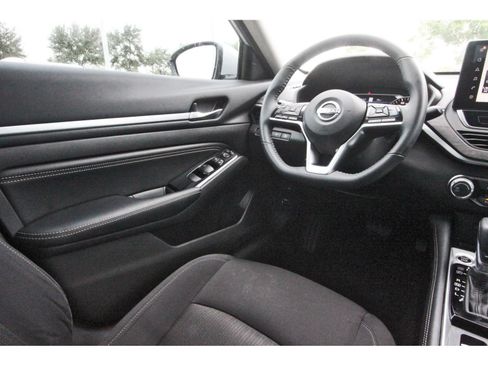 Certified 2023 Nissan Altima 2.5 SV w/ SV Premium Package AWD/4WD image 12