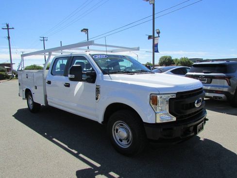 Used 2022 Ford F250 XL w/ Power Equipment Group RWD image 2