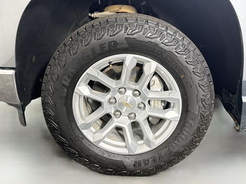Used 2023 Chevrolet Silverado 1500 LT AWD/4WD image 37