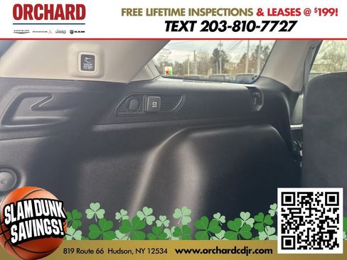 Used 2023 Jeep Grand Cherokee Limited w/ Black Appearance Package image 17