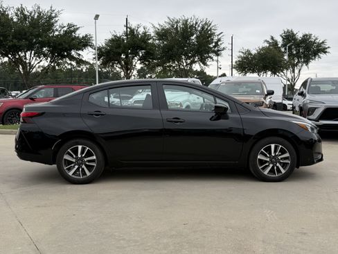 Used 2025 Nissan Versa SV FWD image 3