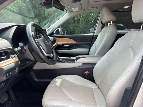 Used 2024 Toyota Grand Highlander FWD image 14