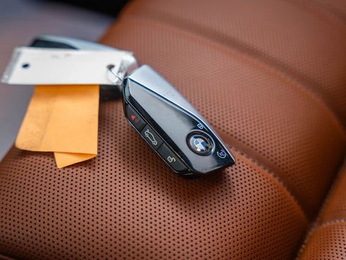 Used 2025 BMW 750e xDrive AWD/4WD image 49