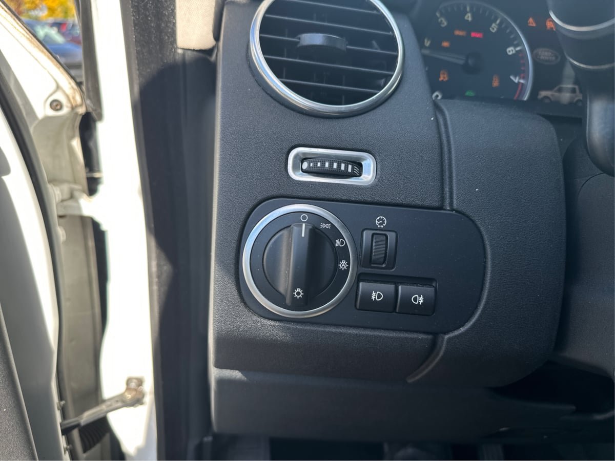 Used 2015 Land Rover LR4 HSE LUX AWD/4WD image 27