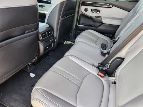 Used 2024 Honda Pilot Touring image 8