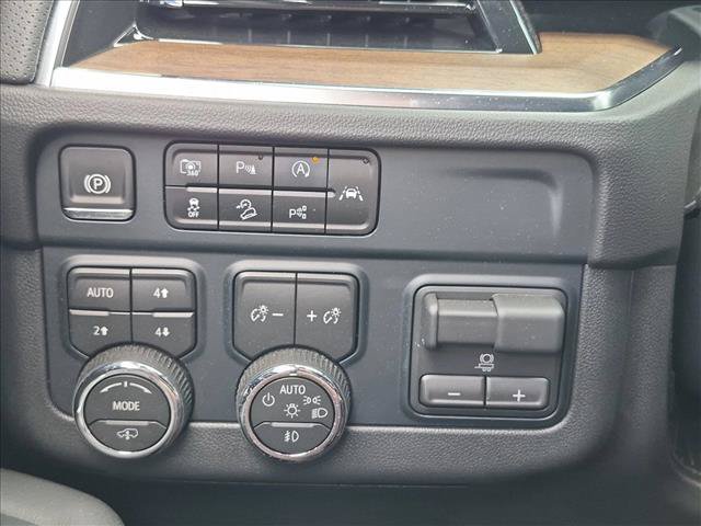 Used 2025 Chevrolet Tahoe High Country AWD/4WD image 17