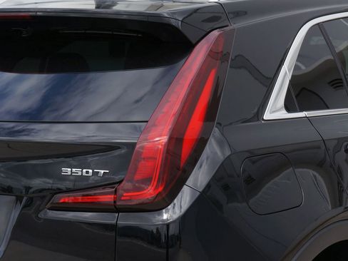 Used 2020 Cadillac XT4 Premium Luxury w/ Cold Weather Package image 17