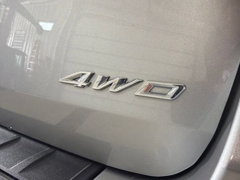 Used 2023 Ford Explorer XLT w/ XLT Sport Appearance Package AWD/4WD image 8