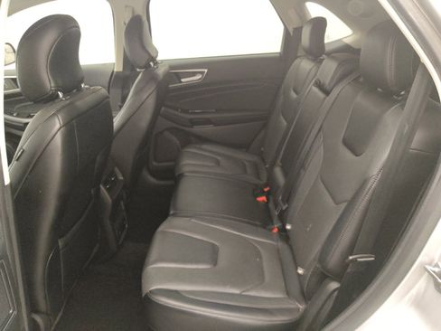 Used 2018 Ford Edge Titanium w/ Equipment Group 301A FWD image 18