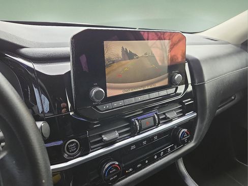 Used 2022 Nissan Pathfinder S image 17