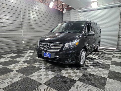 Used 2019 Mercedes-Benz Metris Passenger image 40
