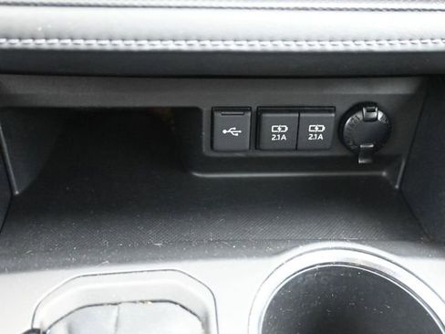 Used 2021 Toyota Highlander XLE FWD image 33