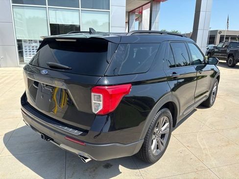 Used 2023 Ford Explorer XLT w/ Equipment Group 202A AWD/4WD image 7