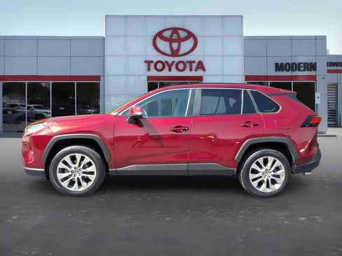Used 2019 Toyota RAV4 XLE Premium FWD image 2