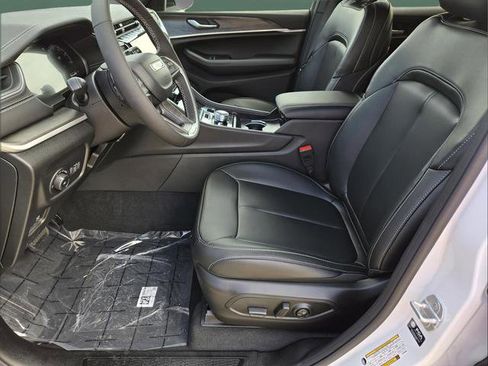 New 2025 Jeep Grand Cherokee Limited AWD/4WD image 18