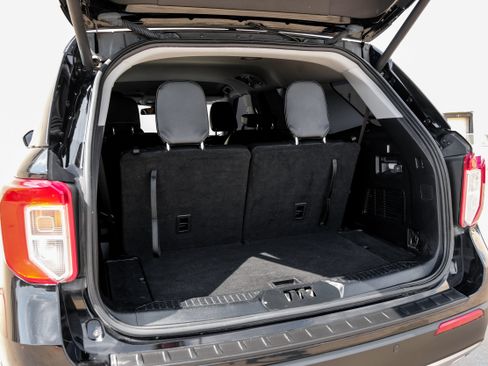 Used 2020 Ford Explorer XLT w/ Equipment Group 202A RWD image 46