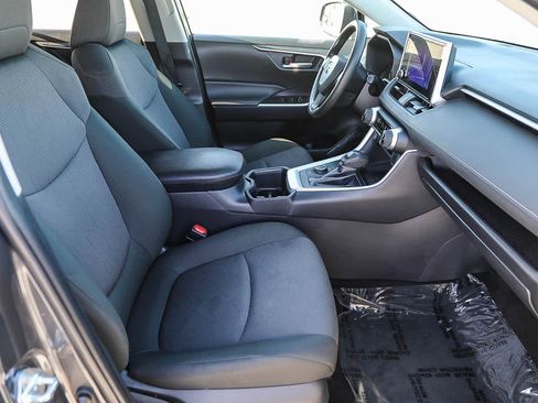 Used 2025 Toyota RAV4 XLE AWD/4WD image 15