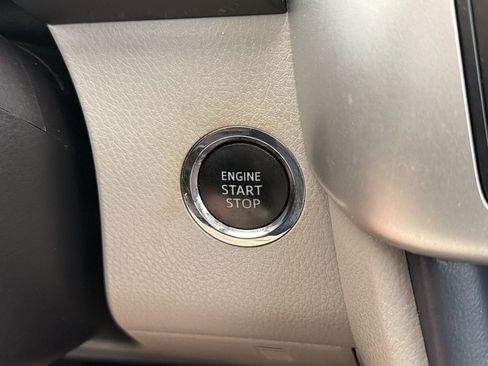 Used 2017 Toyota Highlander XLE image 27