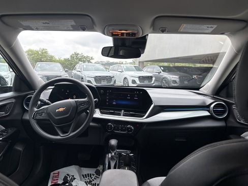 Used 2025 Chevrolet Trax LT image 18