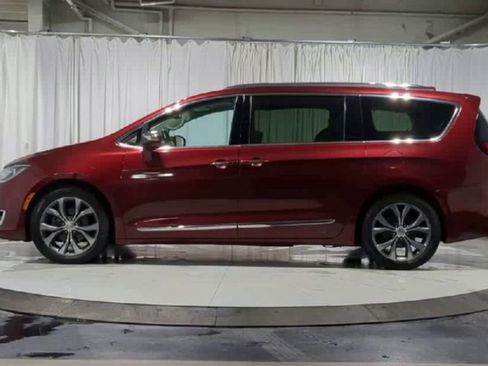 Used 2017 Chrysler Pacifica Limited w/ UConnect Theater Package image 6