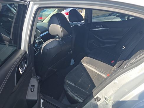 Used 2022 Nissan Maxima SV w/ Floor Mat Group FWD image 6
