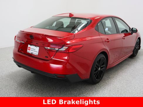 Used 2025 Toyota Camry SE w/ Convenience Package image 7