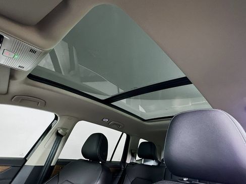 Used 2026 Volkswagen Atlas SE w/ Panoramic Sunroof Package FWD image 12